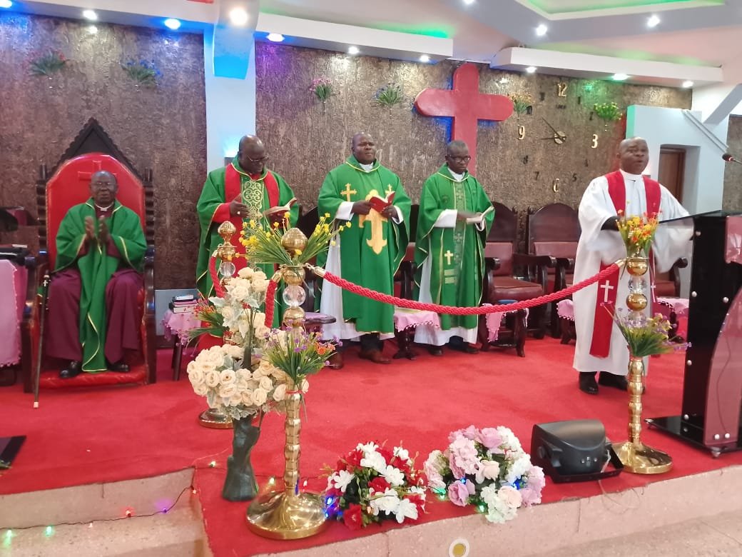 les Révérends Pasteurs de la Paroisse Cathédrale SALEMA