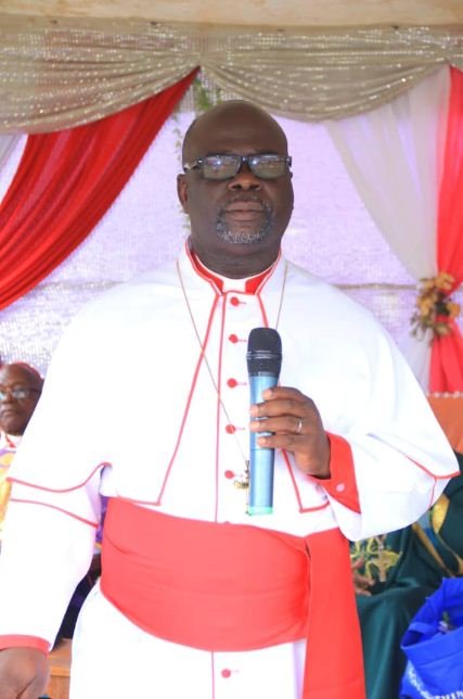 Monseigneur BANGA Wilfried Evêque auxilliaire chargé del l'Administration du Diocèse de Monts-bleus